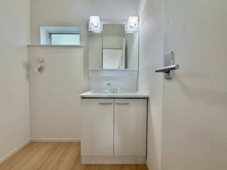 �����������s���ǋ抱�G4���ڂ̐V�z��ˌ��Ă̐��ʑ�E���ʏ�