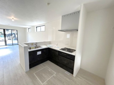 �F�{�����u�s��v�x �̐V�z��ˌ��ẴL�b�`��