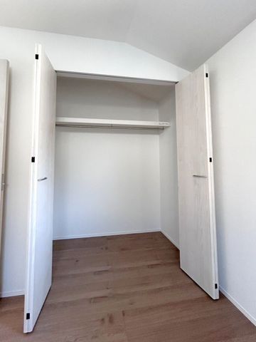 �F�{���F�{�s����ԗ�6���ڂ̐V�z��ˌ��Ă̎��[