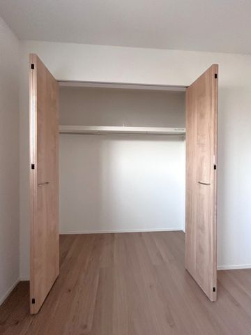 �F�{���F�{�s����ԗ�6���ڂ̐V�z��ˌ��Ă̎��[