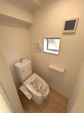 �F�{�����u�s�{�� �̐V�z��ˌ��Ẵg�C��